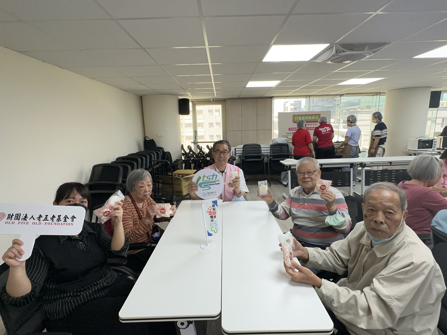 東生華製藥ESG永續發展,老五老基金會,台中總會,石虎米皂,石虎米米香餅,DIY